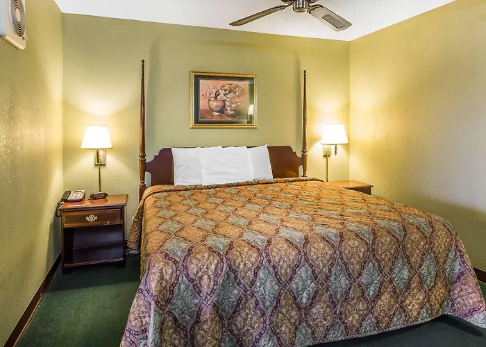 Rodeway Inn & Suites