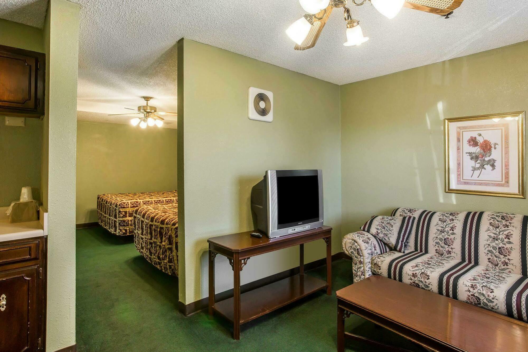 Rodeway & Hotel *